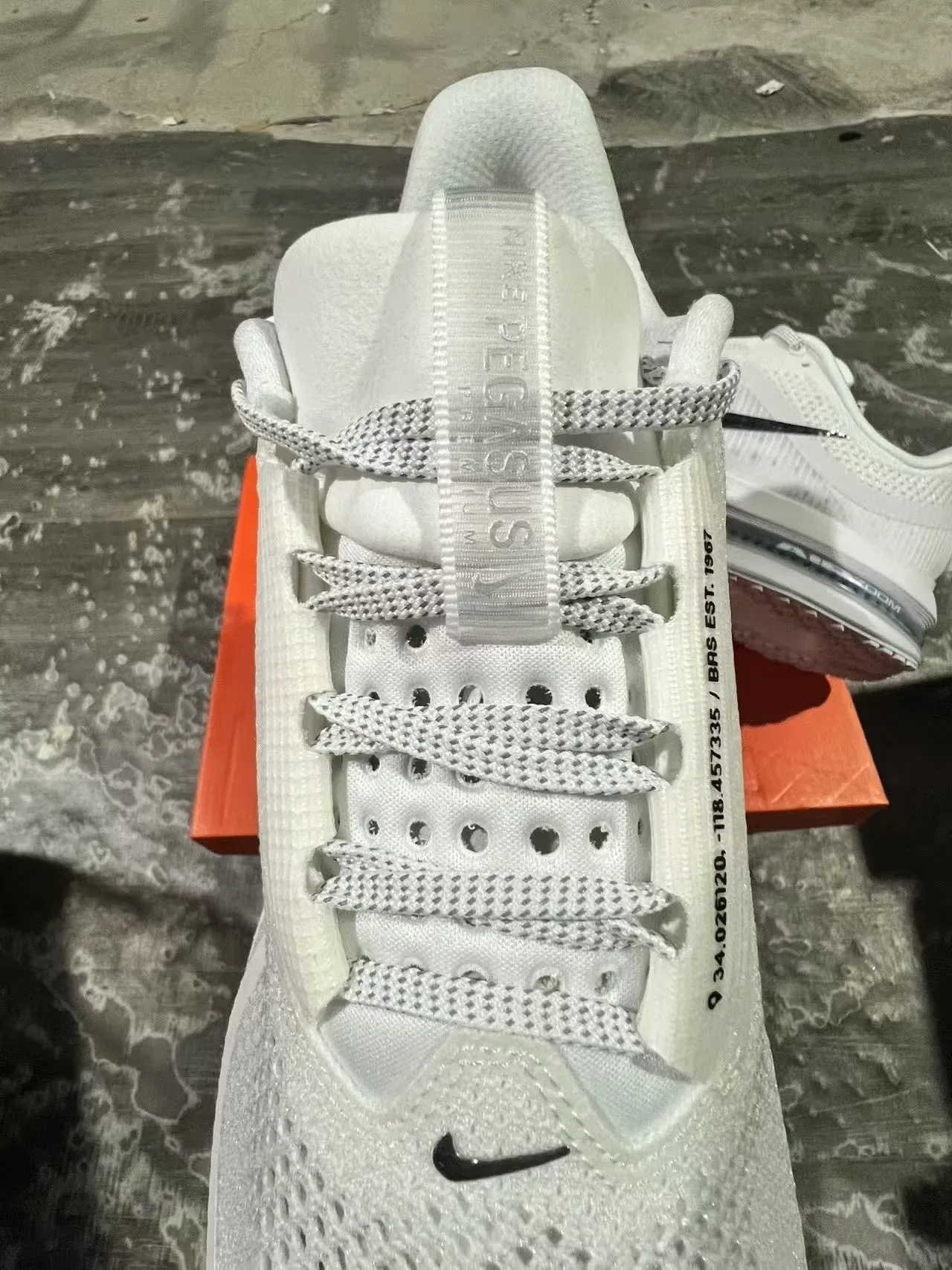 Nike White Black Engineered Mesh Upper Full-Length Air Zoom Unit Lifestyle Sneakers 4