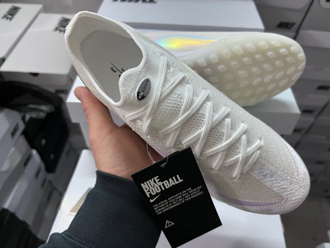 Nike chaussures de football turf blanc et noir upper de knit overlay iridescent 5