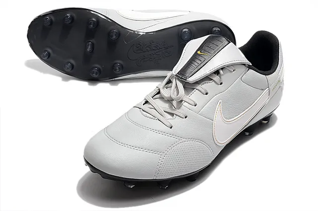 Nike Blanc Noir Bas-Coupé Cuir-Synthétique Hybride Supérieur Terrain Ferme Chaussures de Football 10
