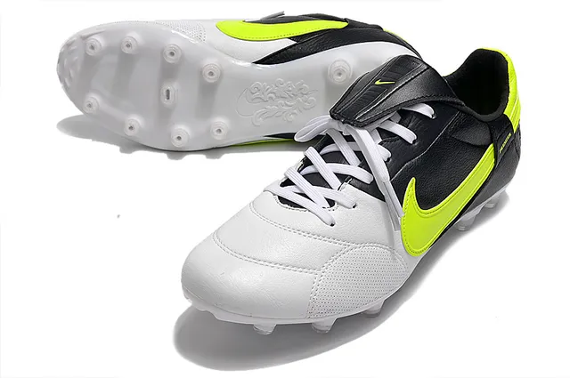Nike Blanc Noir Bas-Coupé Cuir-Synthétique Hybride Supérieur Terrain Ferme Chaussures de Football 16