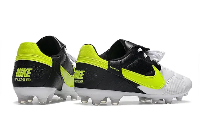 Nike Blanc Noir Bas-Coupé Cuir-Synthétique Hybride Supérieur Terrain Ferme Chaussures de Football 17
