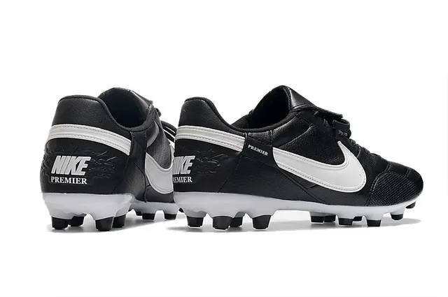 Nike Blanc Noir Bas-Coupé Cuir-Synthétique Hybride Supérieur Terrain Ferme Chaussures de Football 23