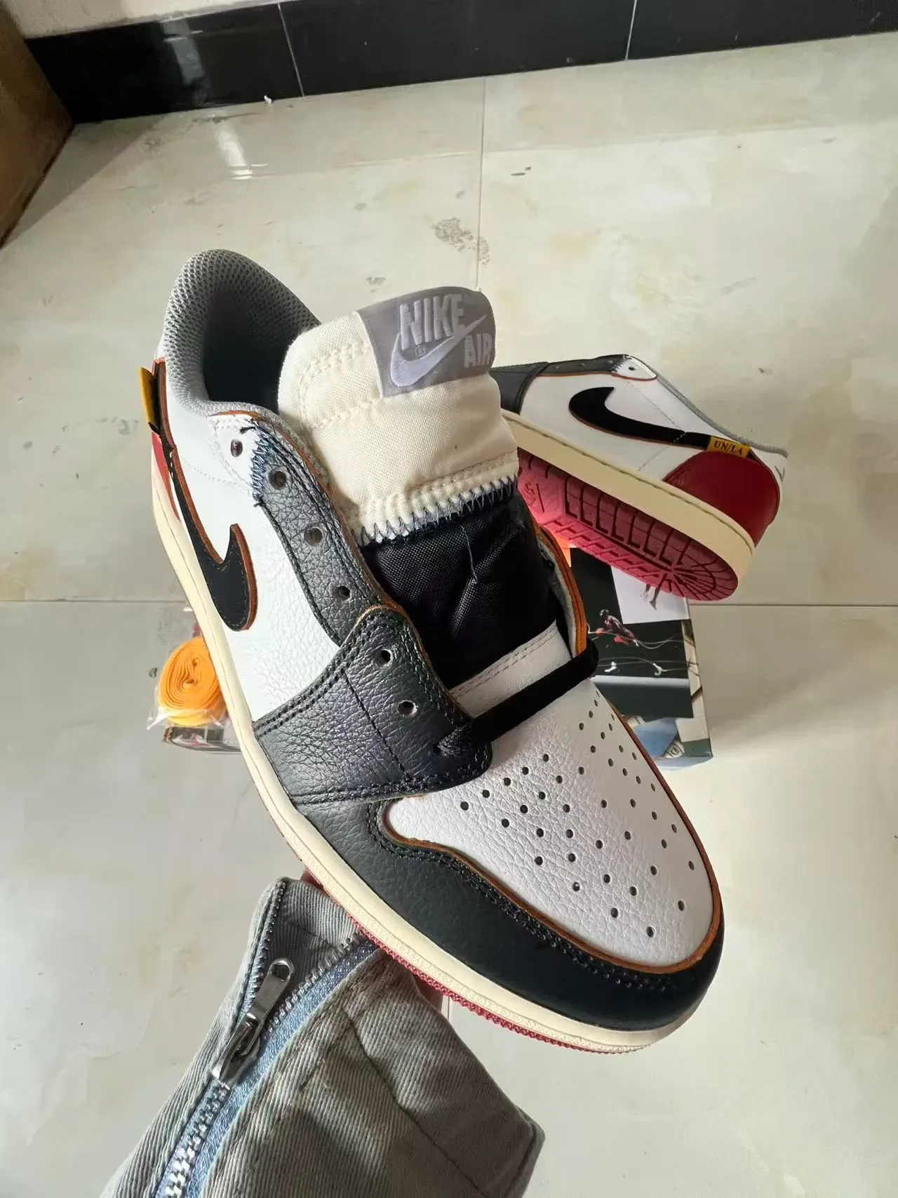 Nike White Black Low-Top Basketball Silhouette Multi-Panel Leather Construction Lifestyle Sneakers 2