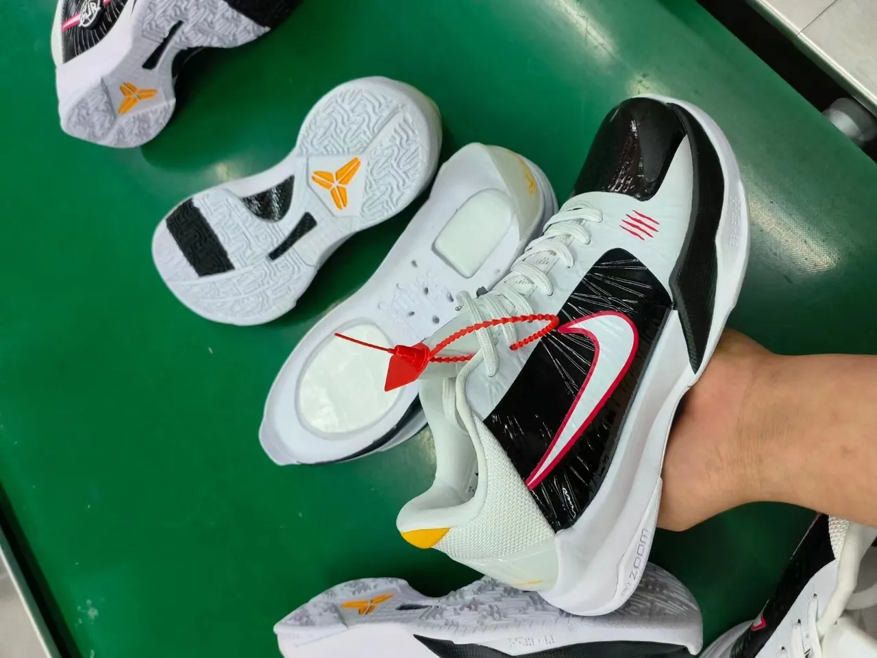 Nike White Black Low-Top Silhouette Layered Synthetic Cage Basketball Shoes 2