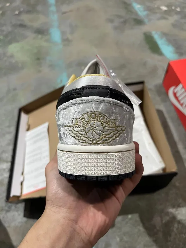 Nike White Black Quilted Satin Upper Crystal-Embellished Swoosh Lifestyle Sneakers 6
