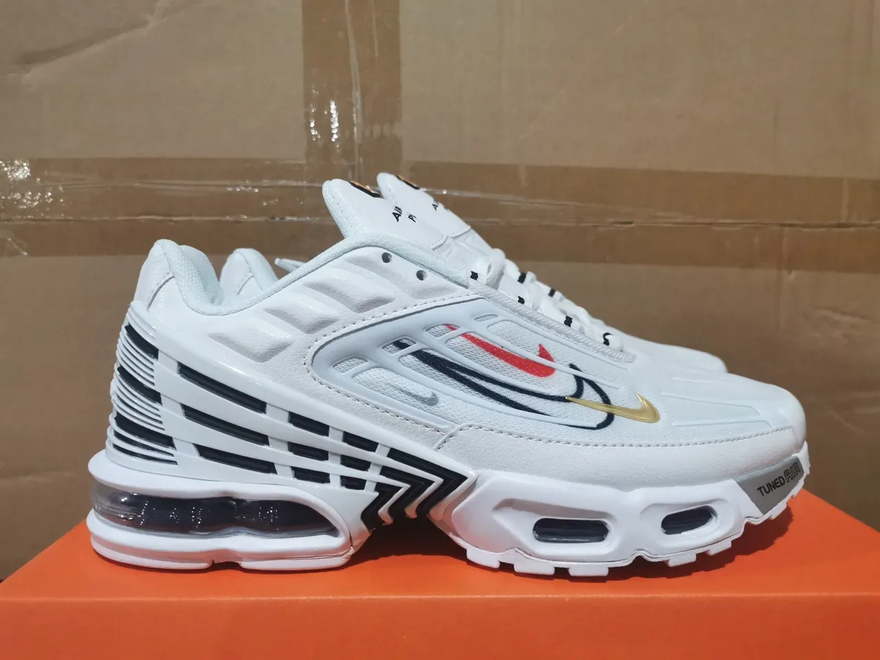 Nike White Black Tuned Air Cushioning Layered Synthetic Cage Lifestyle Sneakers 5