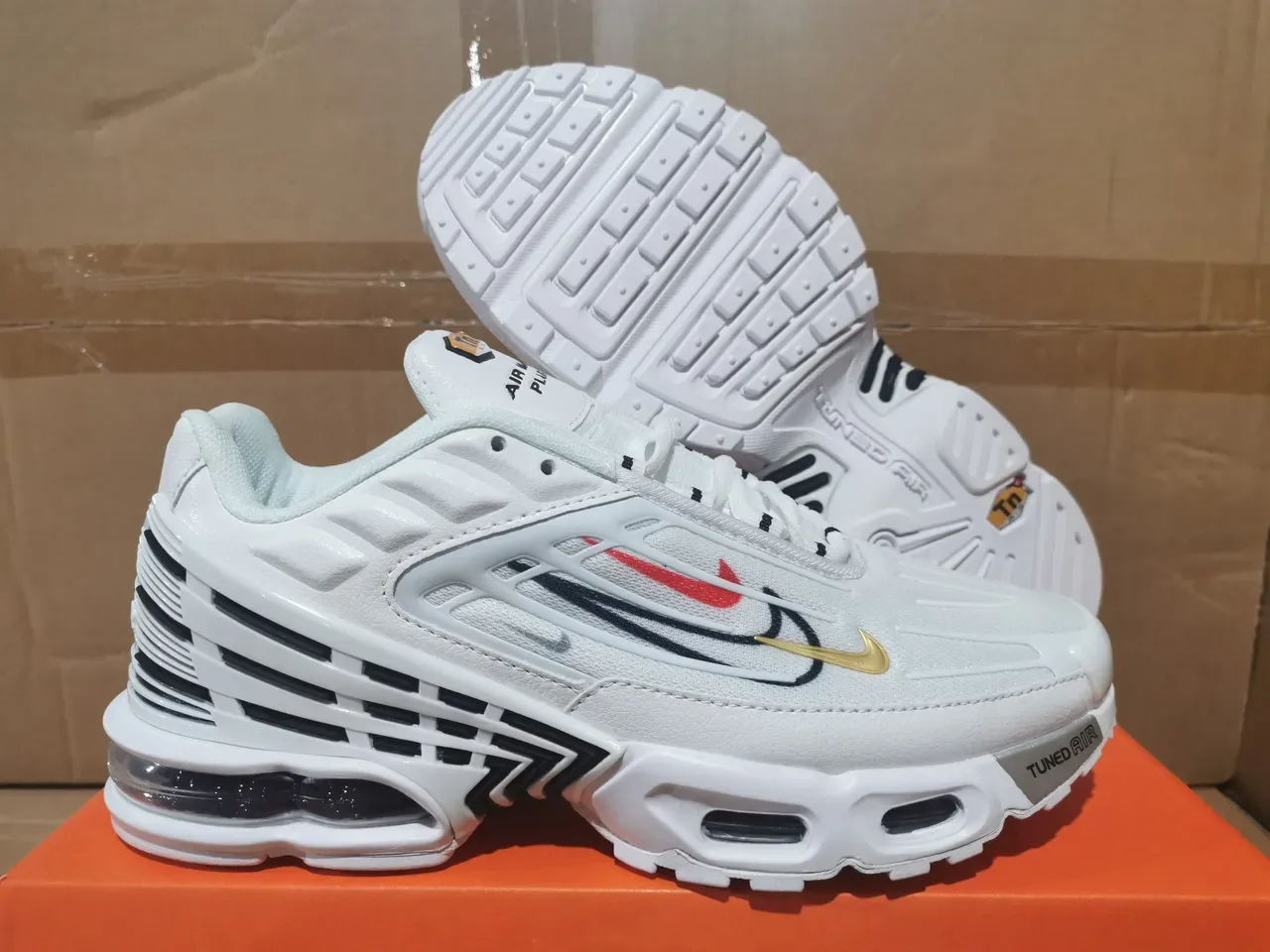 Nike White Black Tuned Air Cushioning Layered Synthetic Cage Lifestyle Sneakers 6