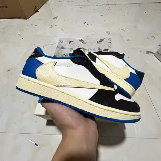 Nike White Blue Leather And Synthetic Upper Contrasting Color Blocking Lifestyle Sneakers