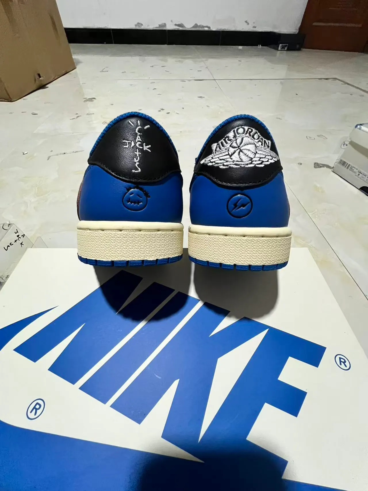 Nike White Blue Leather And Synthetic Upper Contrasting Color Blocking Lifestyle Sneakers 9