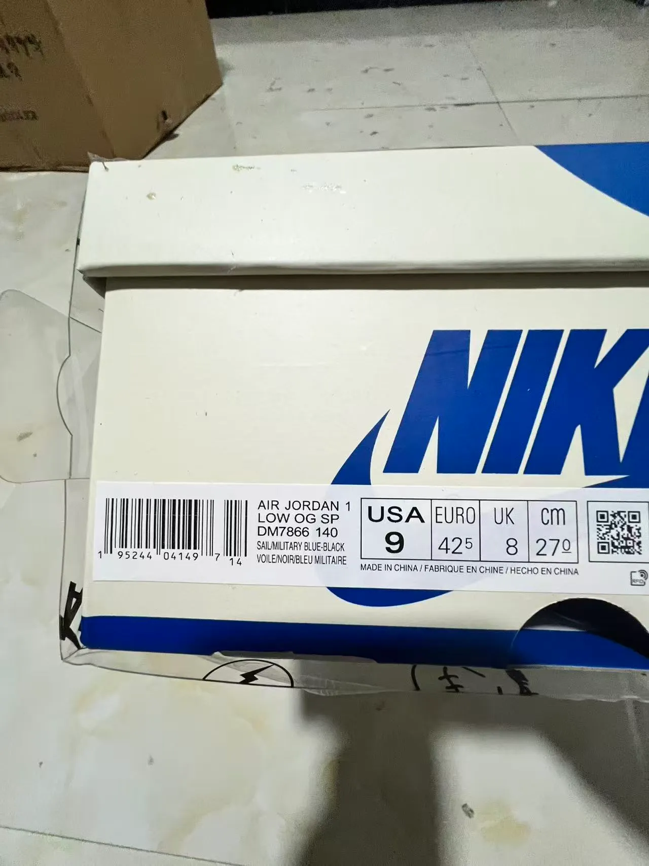 Nike White Blue Leather And Synthetic Upper Contrasting Color Blocking Lifestyle Sneakers 11