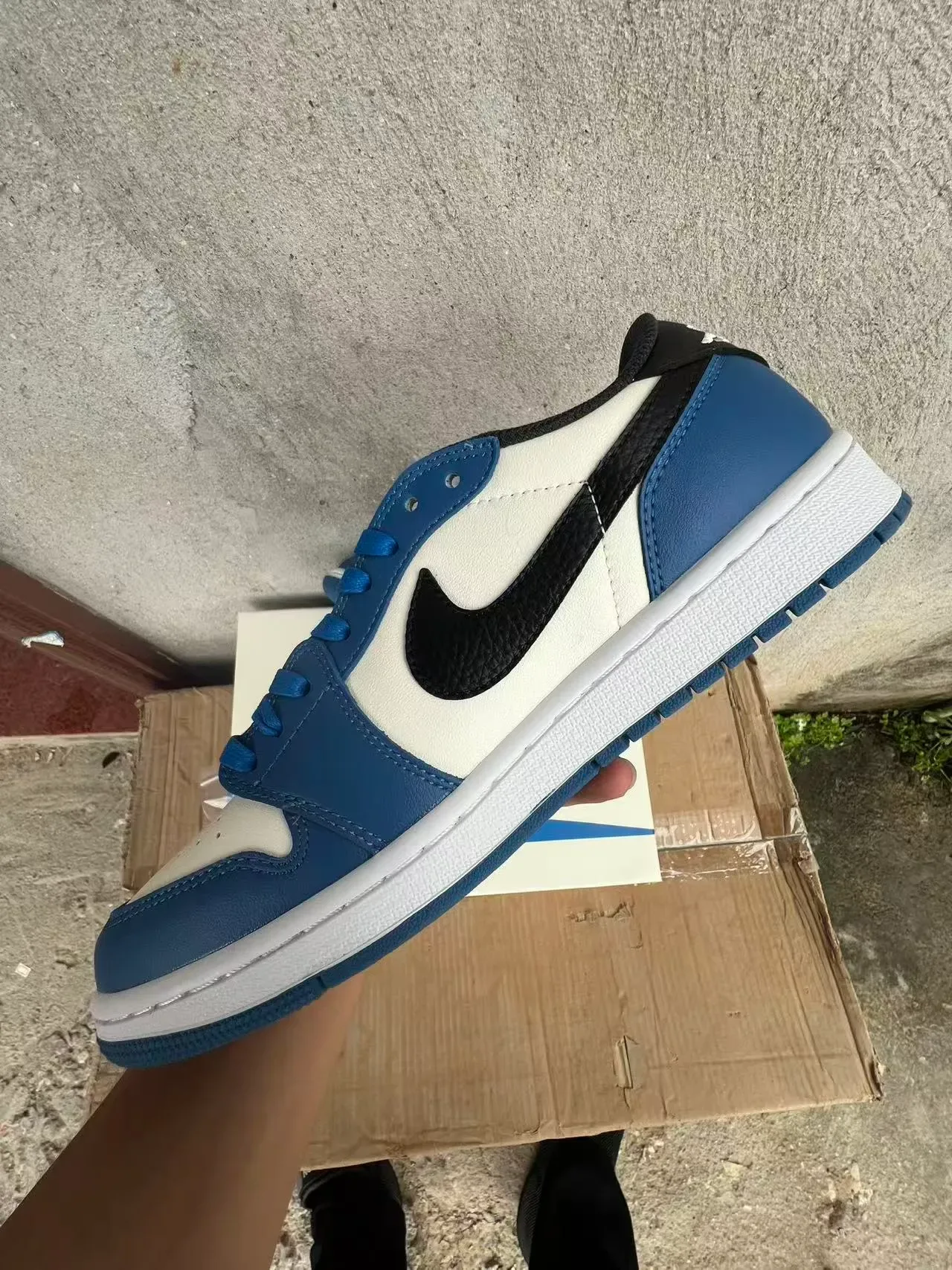 Nike White Blue Low-Top Basketball-Inspired Silhouette Multi-Panel Leather Upper Lifestyle Sneakers 5