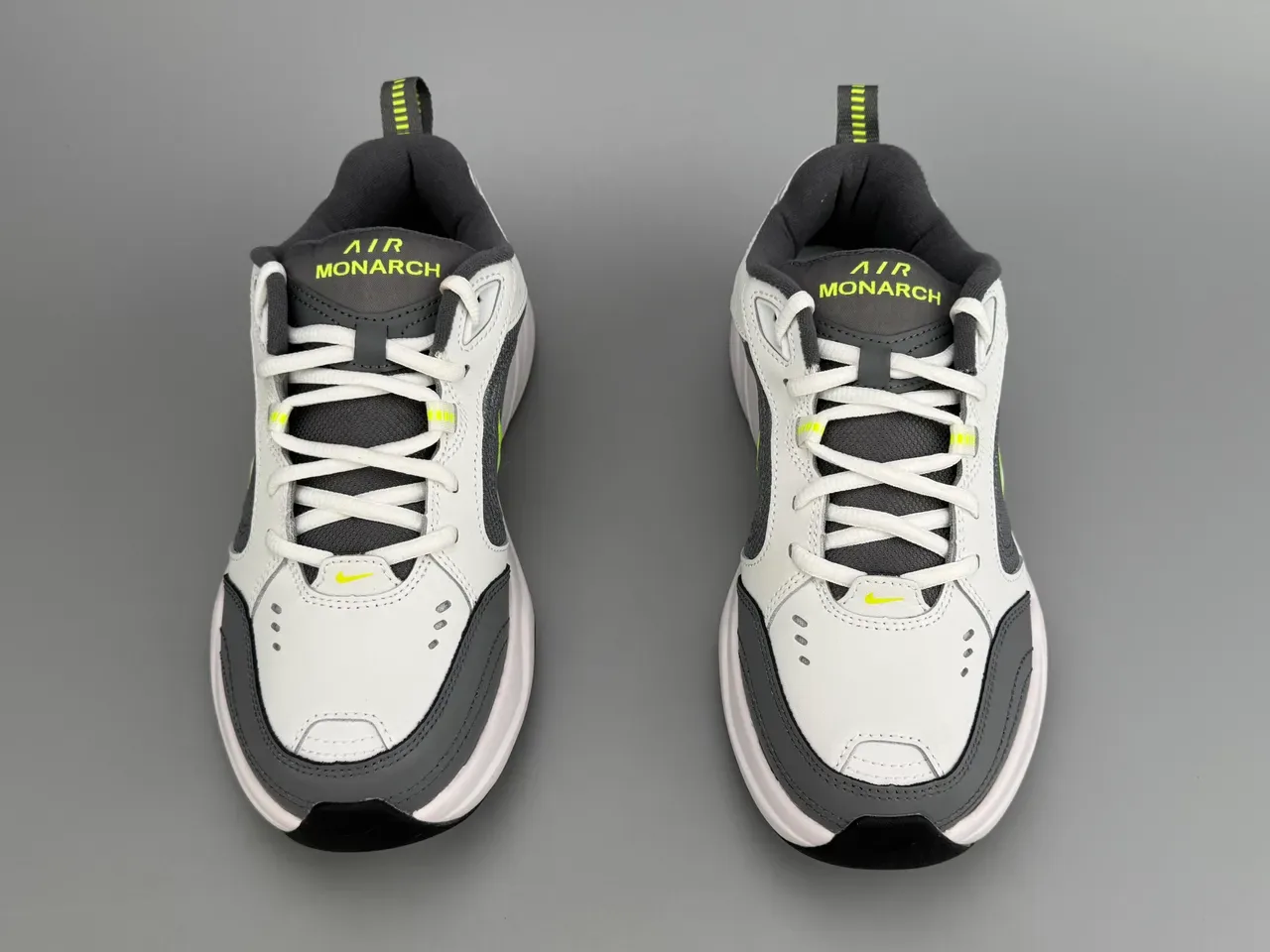 Nike أحذية lifestyle أبيض و رمادي علوة شبكية متعددة الطبقات وسينثيتيك، امتصاص الهواء مرئي طول كامل 9