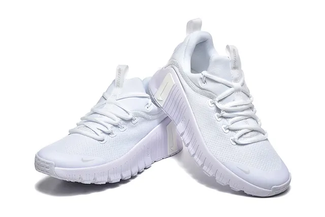 Nike White Gray Monochromatic Sculpted Ridged Midsole Lifestyle Sneakers 2