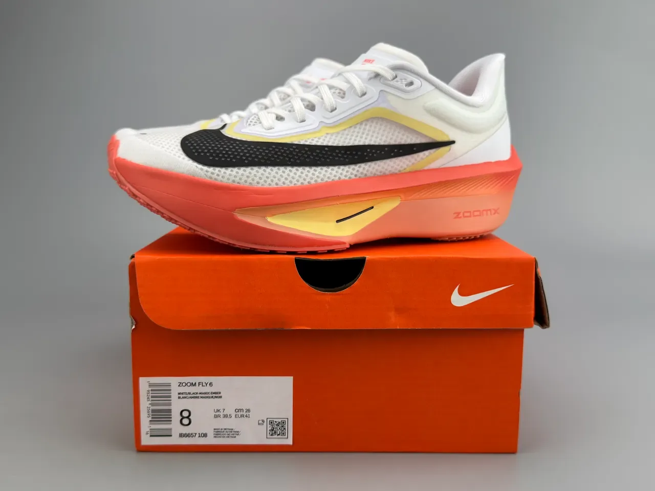 Nike Chaussures de course blanches et oranges inspirées en course avec tige en maille et synthétique 2
