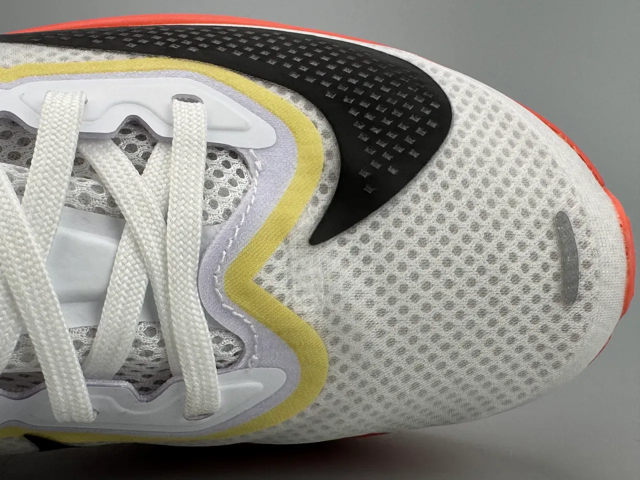 Nike Chaussures de course blanches et oranges inspirées en course avec tige en maille et synthétique 4