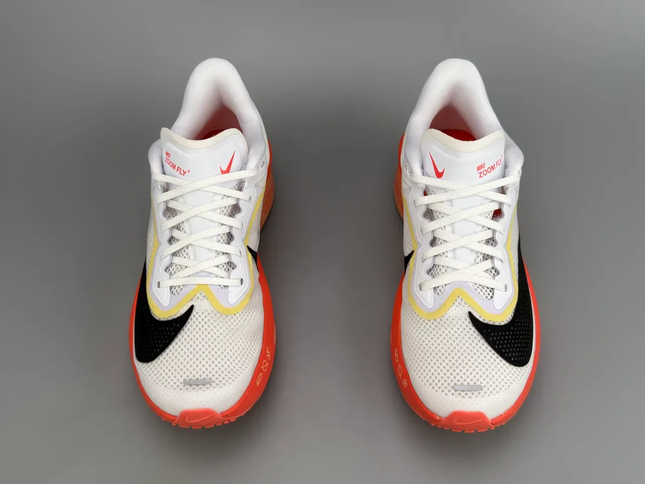 Nike Chaussures de course blanches et oranges inspirées en course avec tige en maille et synthétique 7