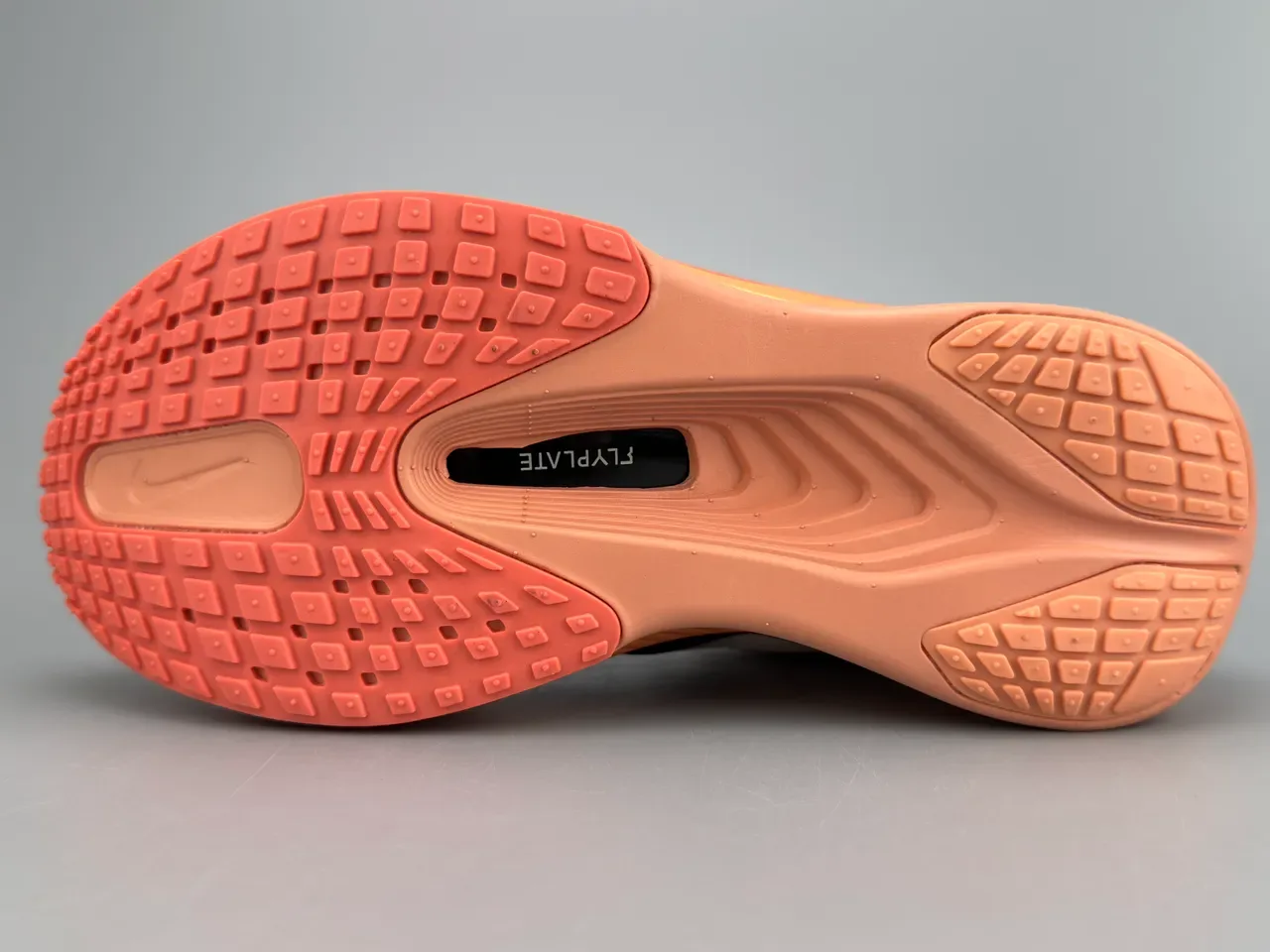 Nike Chaussures de course blanches et oranges inspirées en course avec tige en maille et synthétique 8