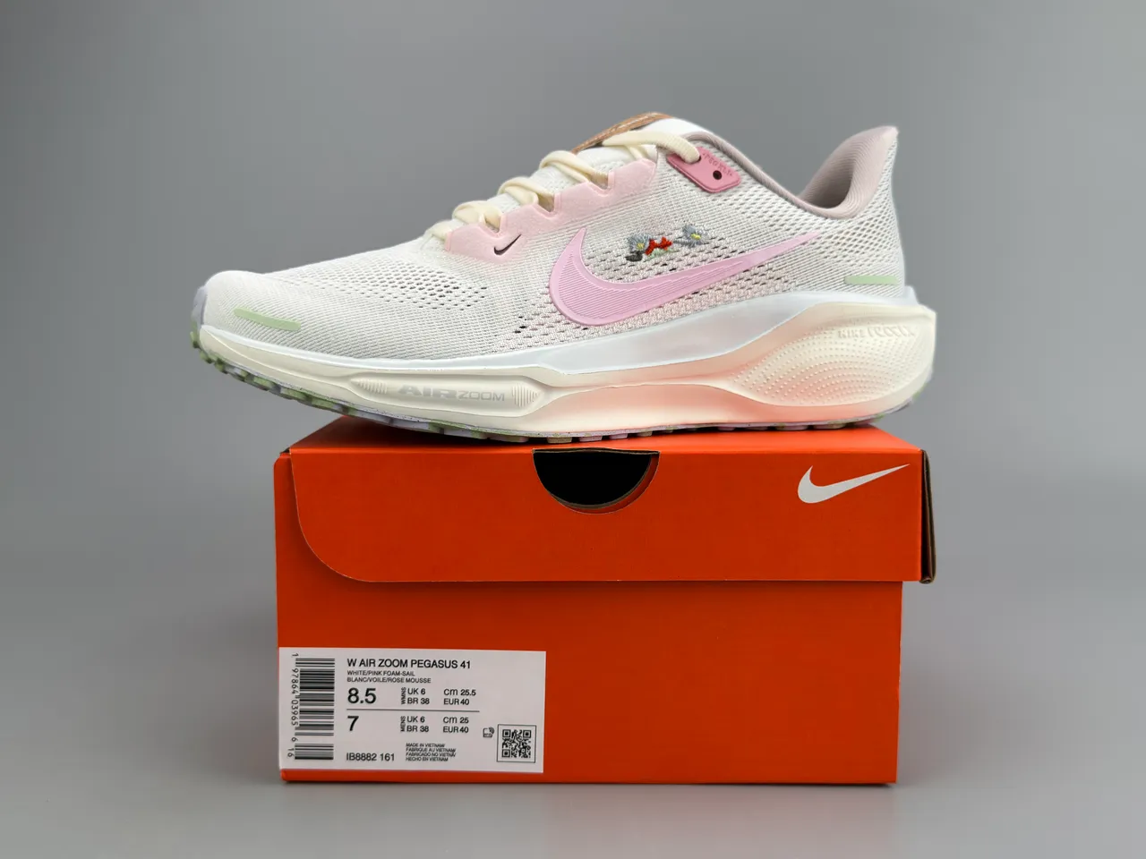 Nike White Pink Engineered Mesh Upper Swoosh Overlay Running Shoes 4