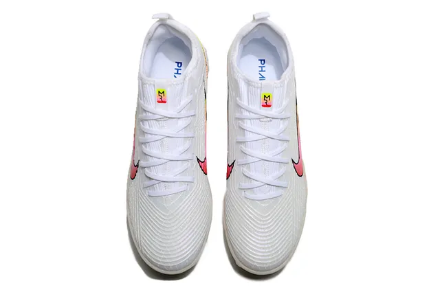 Nike White Pink Low-Cut Shoe Textured Synthetic Upper Turf Soccer Shoes 2