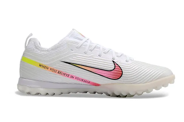 Nike White Pink Low-Cut Shoe Textured Synthetic Upper Turf Soccer Shoes 7