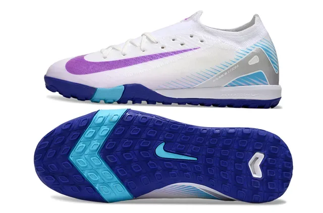 Nike Chaussures de football turf blanc et violette avec upper knit et Swoosh iridescent 6