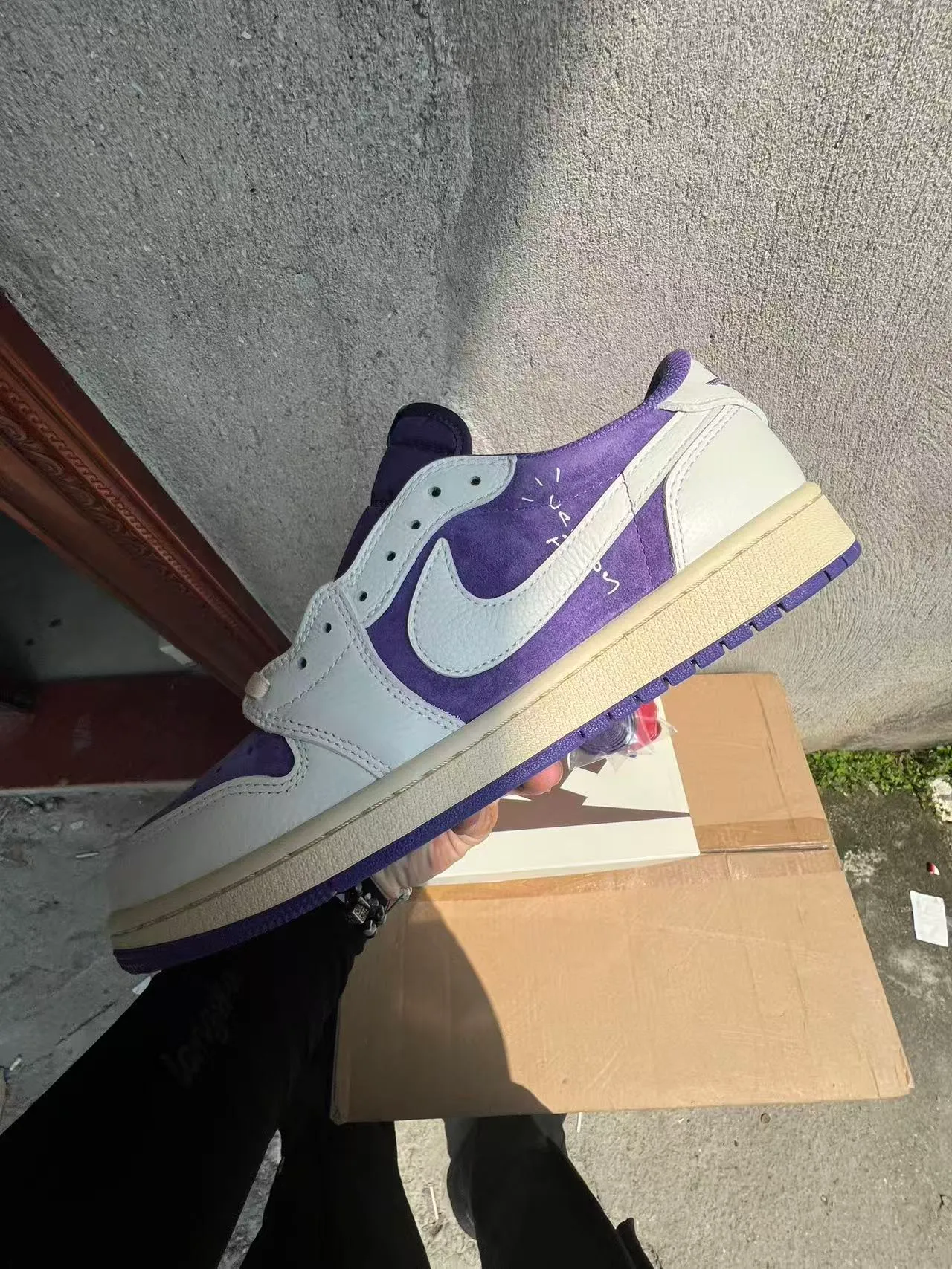 Nike White Purple Low-Top Leather And Suede Panelled Lifestyle Sneakers 5