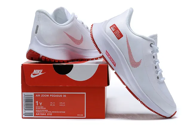Nike White Red Low-Top Lace-Up Engineered Mesh Upper Running Shoes 7