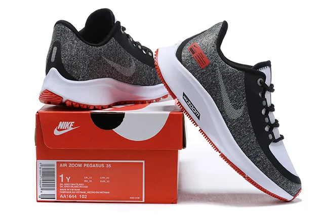 Nike White Red Low-Top Lace-Up Engineered Mesh Upper Running Shoes 17