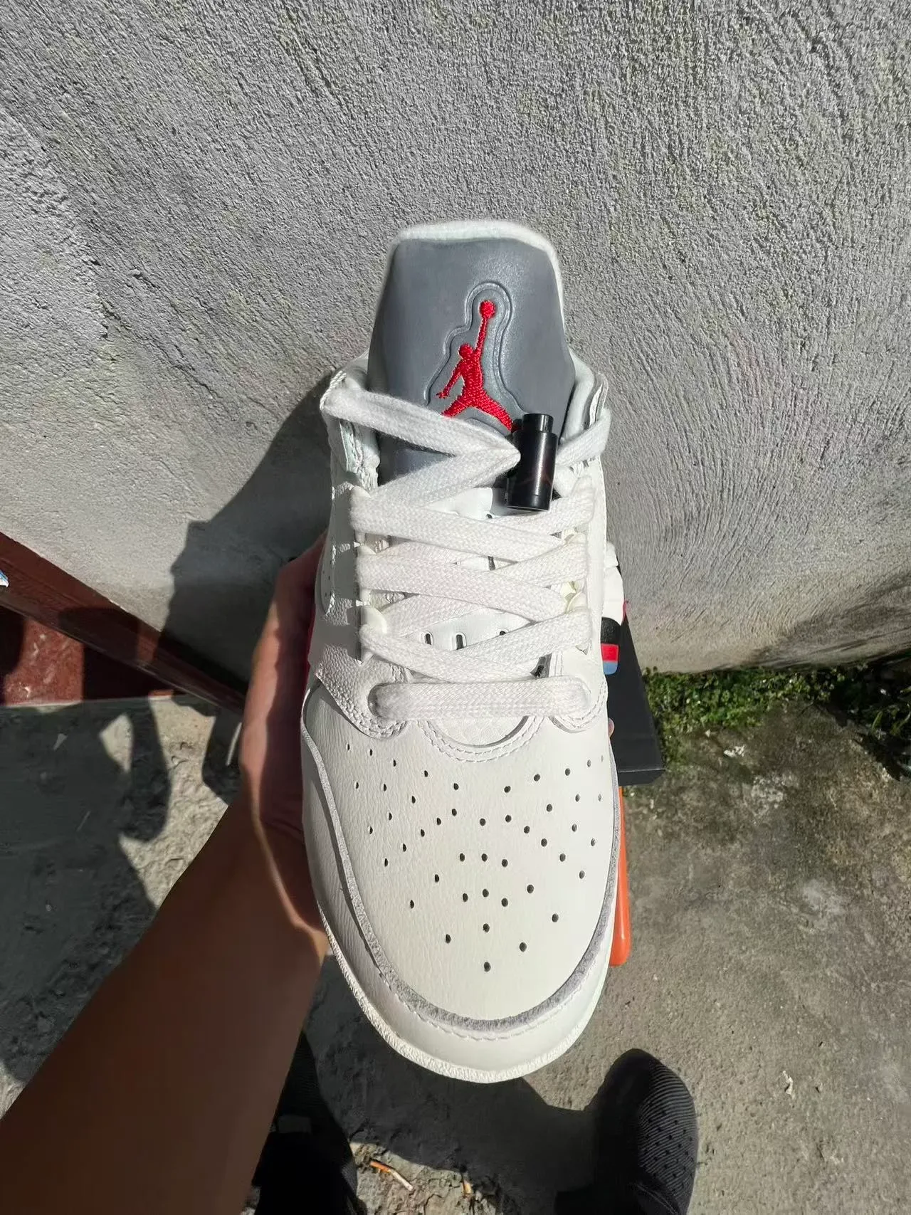 Nike White Red Perforated Leather Upper Visible Air Cushioning Unit Lifestyle Sneakers 3