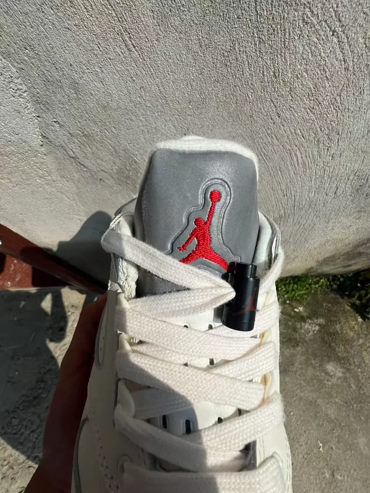 Nike White Red Perforated Leather Upper Visible Air Cushioning Unit Lifestyle Sneakers 4