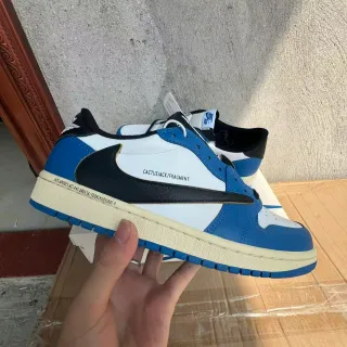 Nike x Cactus Jack x Fragment Design Air Jordan 1 Royal 生活方式运动鞋