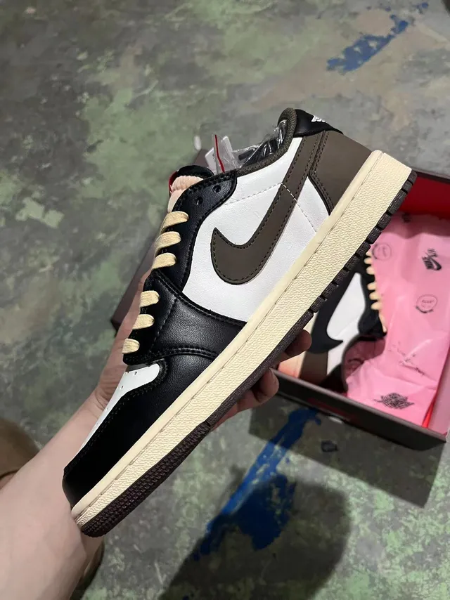 Nike x Off-White Air Jordan 1 Low Mocha Lifestyle Sneakers 3