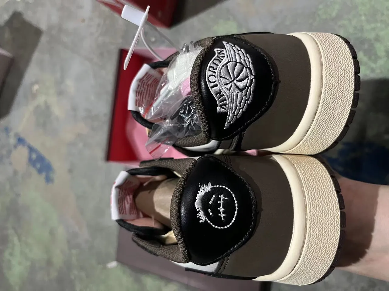 Nike x Off-White Air Jordan 1 Low Mocha Lifestyle Sneakers 5