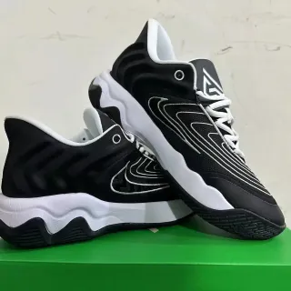 Nike Zoom 2K काले और सफेद उभरा हुआ तरंगदार मिडसोल जीवनशैली स्नीकर