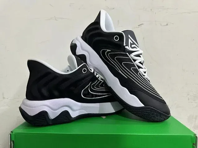 Nike Zoom 2K Black and White Sculpted Wavy Midsole Lifestyle Sneakers 2