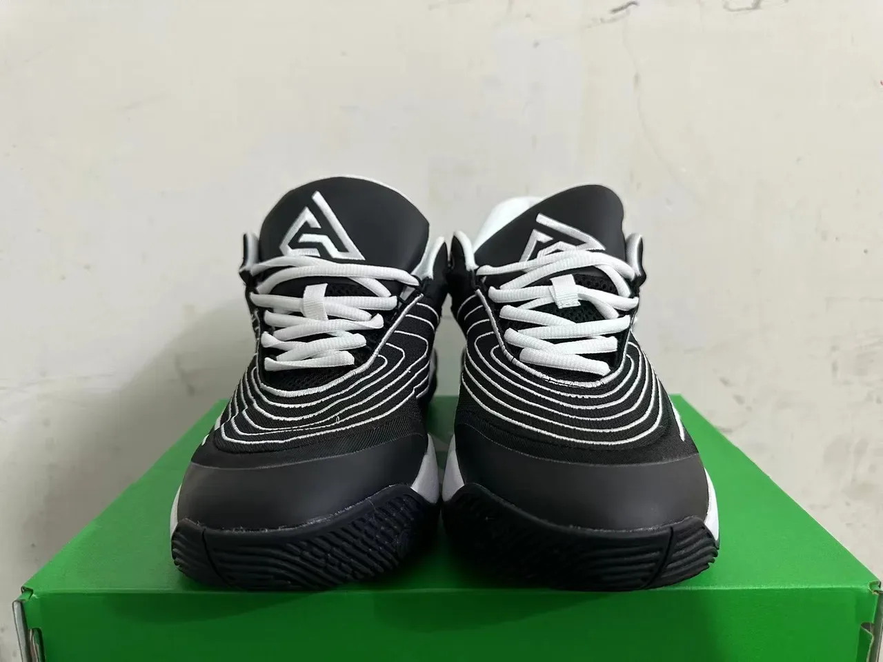 Nike Zoom 2K Black and White Sculpted Wavy Midsole Lifestyle Sneakers 4