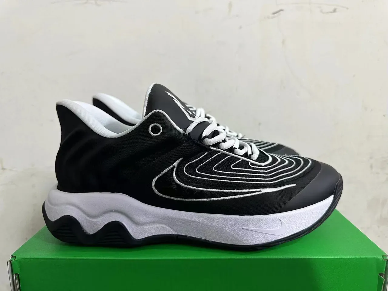 Nike Zoom 2K Black and White Sculpted Wavy Midsole Lifestyle Sneakers 5