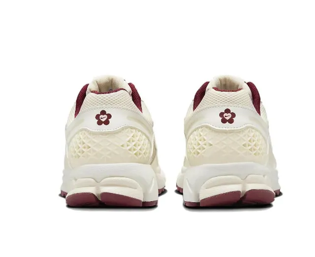 Nike Zoom 2K Off-White and Burgundy Tênis de corrida 4