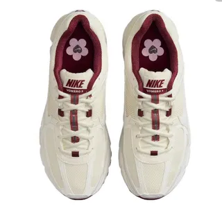 Nike Zoom 2K Off-White and Burgundy Tênis de corrida 5