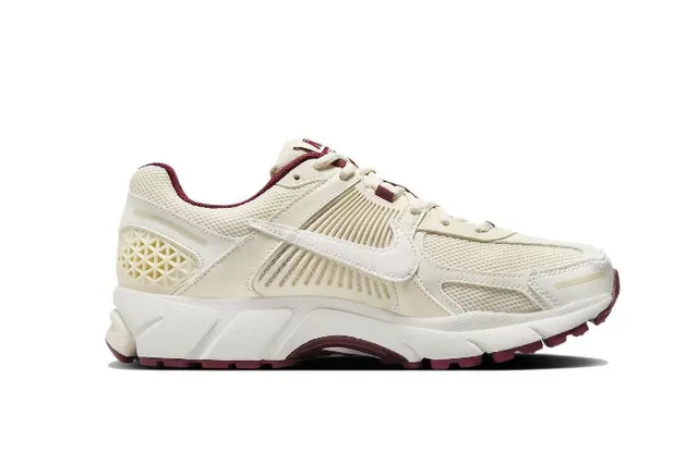 Nike Zoom 2K Off-White and Burgundy Tênis de corrida 6