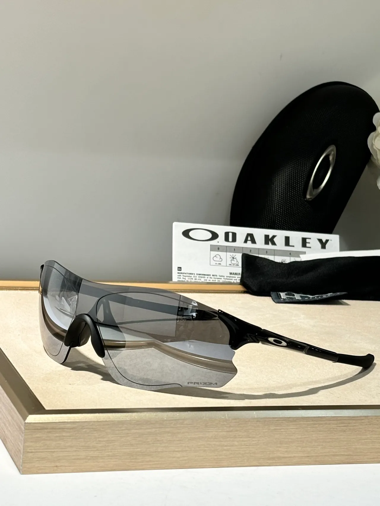 Oakley White Gray Wraparound Shield Lens Integrated Nose Pad Sunglasses 5