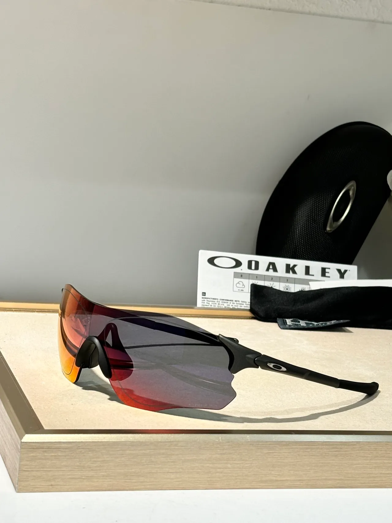 Oakley White Gray Wraparound Shield Lens Integrated Nose Pad Sunglasses 8
