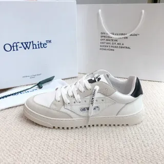Off-White Chaussures lifestyle beige noir low-top en matériau mixte