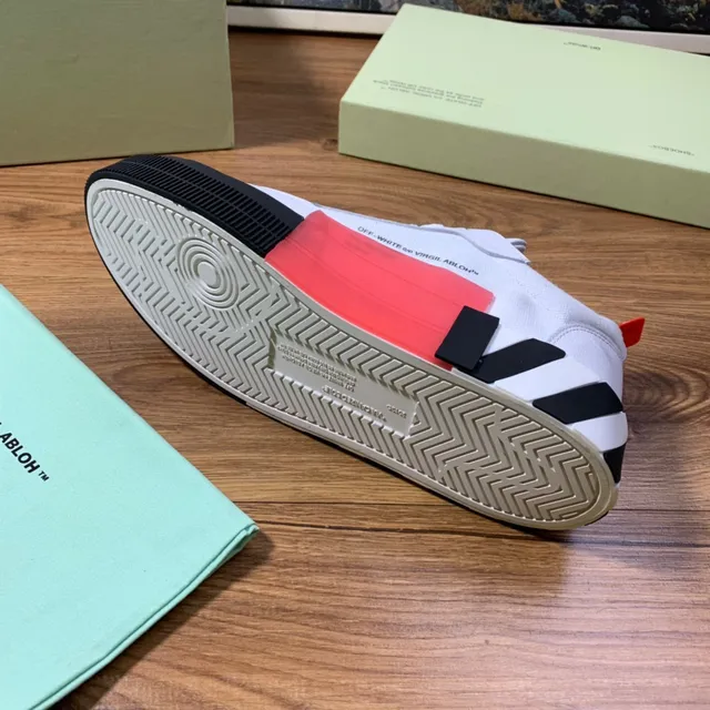 Off-White Diagonal Arrow Sneaker Blanc Noir Rayé Plateforme Style de Vie Sneakers 2
