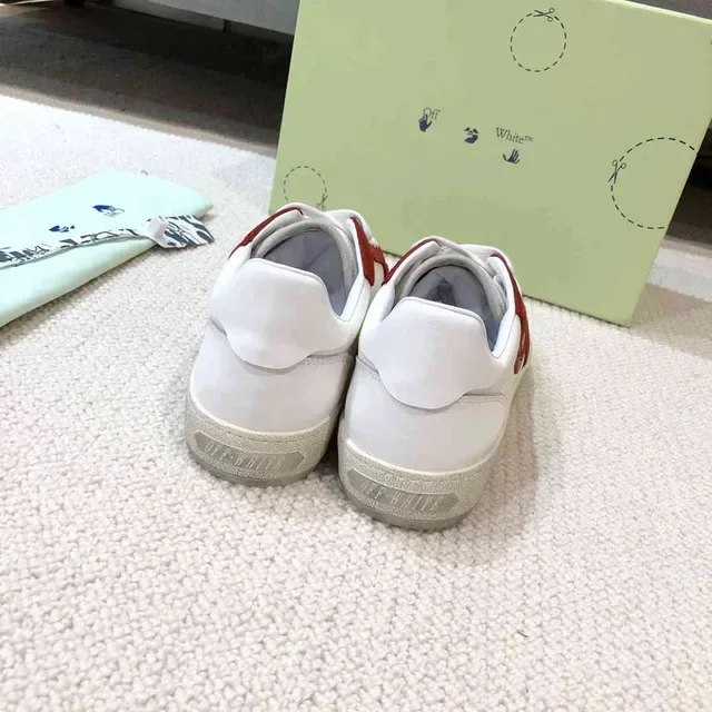 Off-White Fund tênis lifestyle com painéis vermelhos e brancos 5