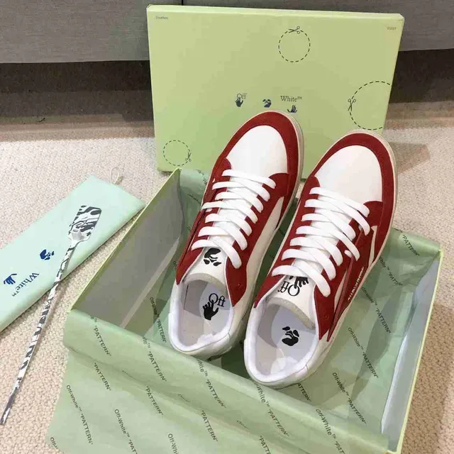 Off-White Fund tênis lifestyle com painéis vermelhos e brancos 7