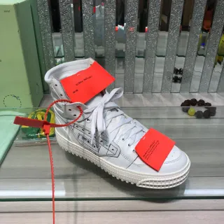 Off-White أحذية رياضية أسلوب حياة عالية الارتفاع مع خياطة صناعية أحمر
