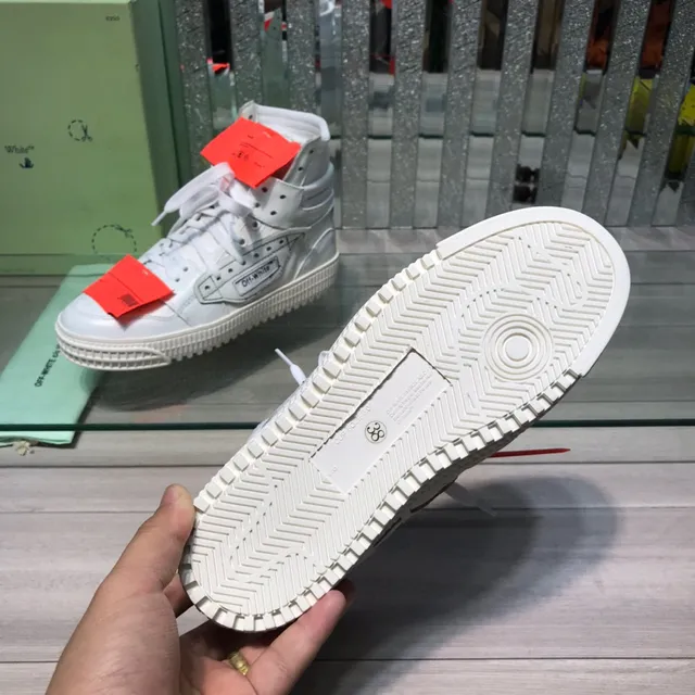 Off-White Sneakers Lifestyle Rouge à la Cheville Haute avec Coutures Industrielles 2