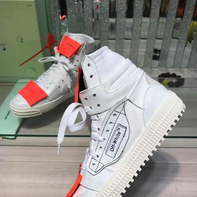 Off-White Sneakers Lifestyle Rouge à la Cheville Haute avec Coutures Industrielles 3