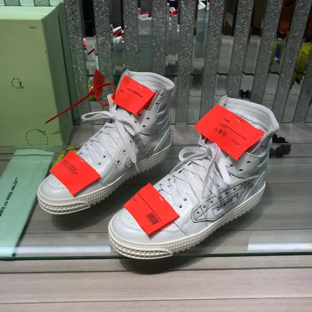 Off-White Sneakers Lifestyle Rouge à la Cheville Haute avec Coutures Industrielles 8